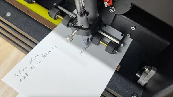 iAuto 자동 필기 기계로 크리스마스 감사 편지 대량 작성